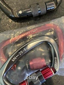 2 CMC Rescue pulleys And Carabiners