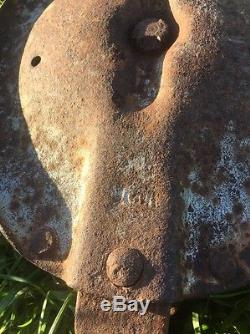 ANTIQUE VTG BLOCK TACKLE PULLEY IRON DOUBLE WHEEL BARN FACTORY PRIMITIVE 30 lbs
