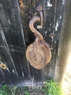 ANTIQUE VTG BLOCK TACKLE PULLEY IRON DOUBLE WHEEL BARN FACTORY PRIMITIVE 30 lbs