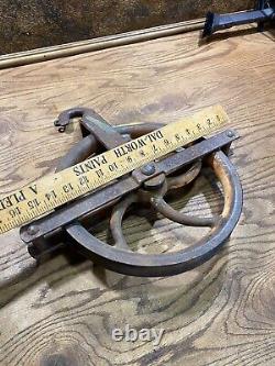 Antique 12 Cast Iron Farm WELL PULLEY Vintage large Industrial Barn Hoist