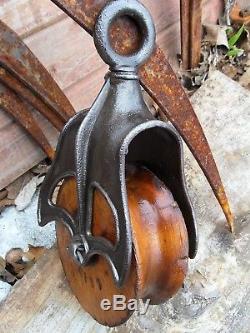 Antique CAST Iron AND WOOD BARN HAY TROLLEY ORNATE LINE PULLEY RUSTIC DECOR