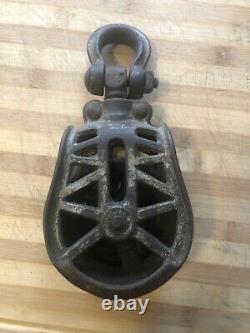 Antique Cast Iron All Iron Pulley Farm Barn Ornate Primitive Pulley