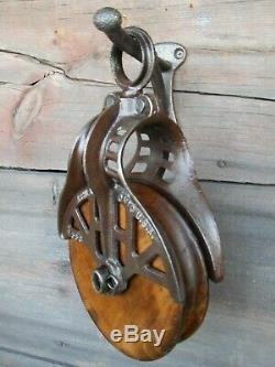 Antique F. E MYERS CAST Iron AND WOOD PULLEY COLLECTABLE BARN RUSTIC DECOR/HOOK