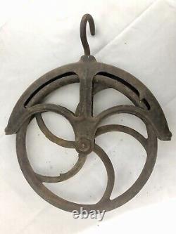 Antique Iron Well Fender Barn Pulley Large 13