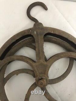 Antique Iron Well Fender Barn Pulley Large 13