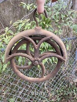 Antique Large Cast Iron Well Fender Pulley Wheel Rope Hoist Farm Tool Steampunk