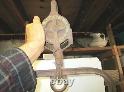 Antique Ney Co. Of Canton Ohio-barn hay pulley loading/unloading spearing clamp