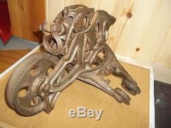 Antique The Ney Co barn pulley very nice patina no breaks or cracks 17 1/4
