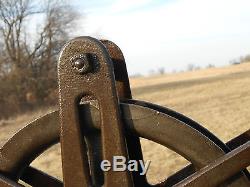 Antique Very Large Industrial Cast Iron Barn Pulley Great for Loft Art Deco RARE