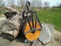 Antique Vintage Cast Iron And Wood Barn Pulley Farm Tool Rustic Primitive