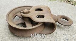 Antique Vintage Cast Iron Barn Pulley Rustic Farm Tool Old Primitive Steampunk