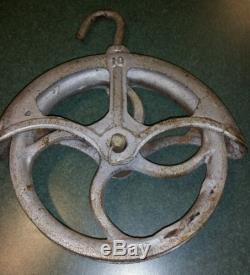 Antique Vintage Cast Iron Barn Well Pulley #10