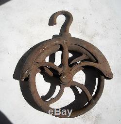 Antique Vintage Primitive #8 Cast Iron Industrial Barn Well Pulley