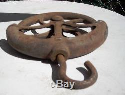 Antique Vintage Primitive #8 Cast Iron Industrial Barn Well Pulley