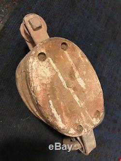Antique Vintage YOUNG IRON WORKS SEATTLE Farm Barn Pulley block hook rigging