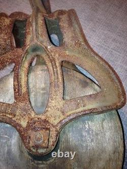 Louden Vtg Antique Primitive A-23 Cast Iron Wood Pulley Farm Well Country 10.5