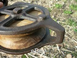 NICE VNTAGE CAST IRON & WOOD DROP PULLEY FOR BARN HAY TROLLEY CARRIER