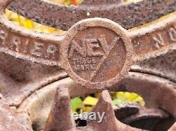Ney Mfg Co. Carrier No 87 Hay Trolley Canton OH Cast Iron Antique Barn As-Is