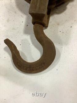 (P) Vintage The Yale And Towne mfg. Co. 1/4 ton chain block