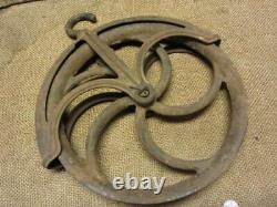 RARE HUGE Vintage Cast Iron Well Pulley Antique Old Farm Wheel Barn 10675