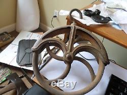 Vintage 1930s Cast Iron Water Well Pulley off Farm or Ranch all Org. No Repairs