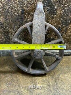 Vintage Cast Iron Well Pulley Antique Farm Barn Primitive Rope Hoist industrial