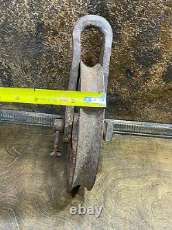 Vintage Cast Iron Well Pulley Antique Farm Barn Primitive Rope Hoist industrial