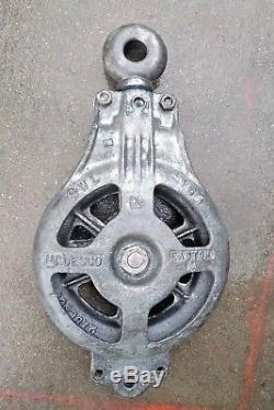 Vintage MADESCO EASTON PA 15 Ton Snatch Block & Tackle Pulley 12-inch wheel