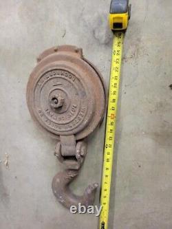 Vintage Western Block Co. Cast Iron single Block Pulley withHook 10 in. Sheave