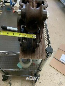 Vtg antique Ney mfg cast iron hay trolley carrier unloader barn pulley tool 010