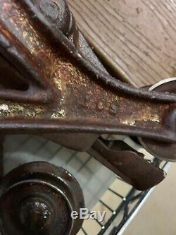 Vtg antique Ney mfg cast iron hay trolley carrier unloader barn pulley tool 010
